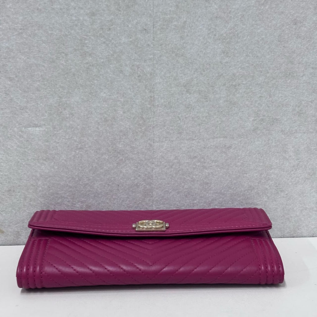 AUTHENTIC PRELOVED CHANEL BOY PINK CHEVRON WALLET