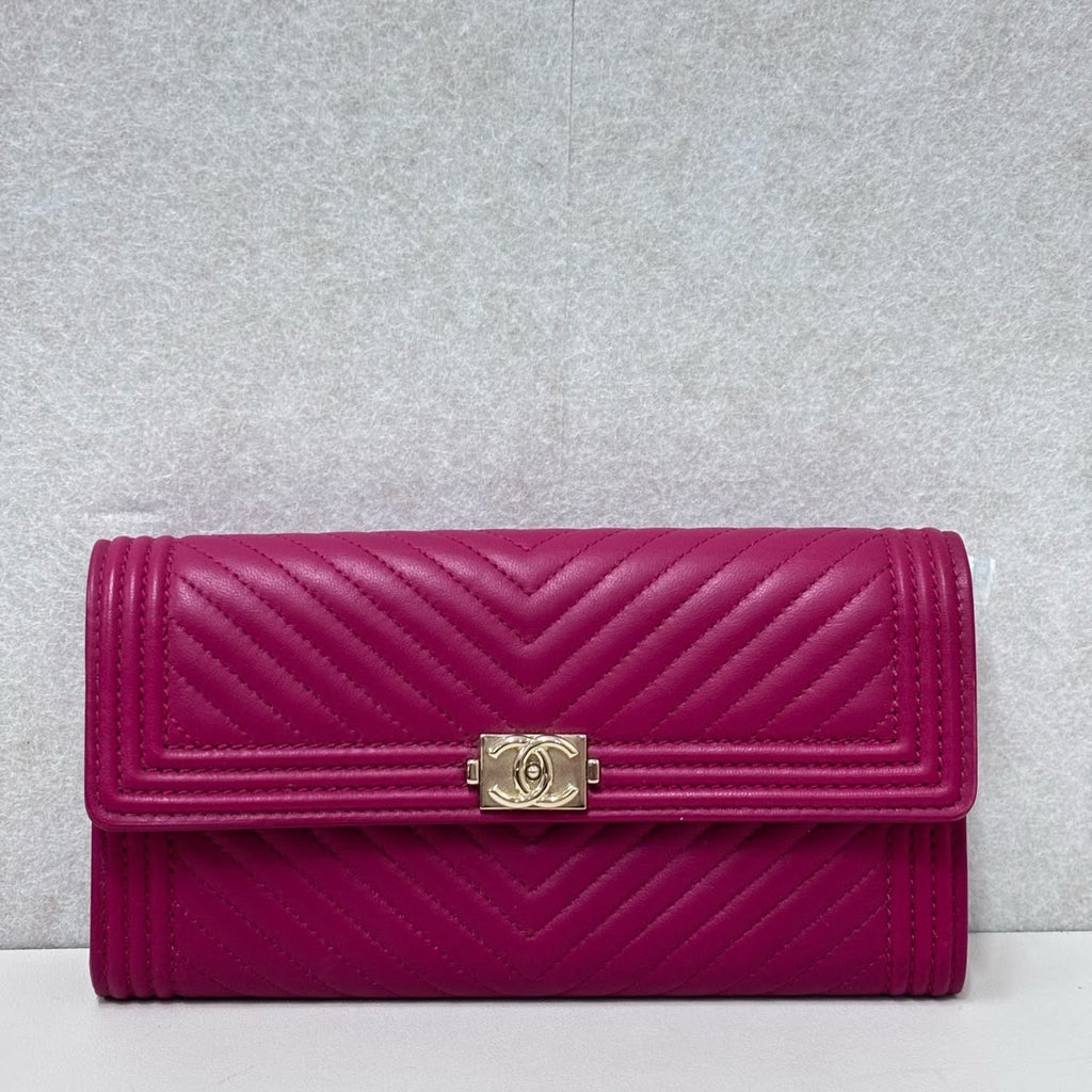 AUTHENTIC PRELOVED CHANEL BOY PINK CHEVRON WALLET