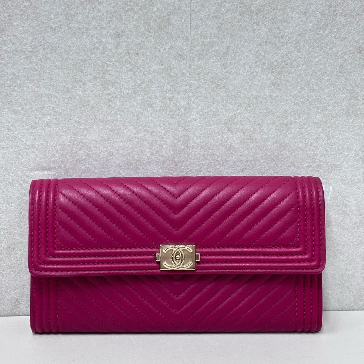 AUTHENTIC PRELOVED CHANEL BOY PINK CHEVRON WALLET